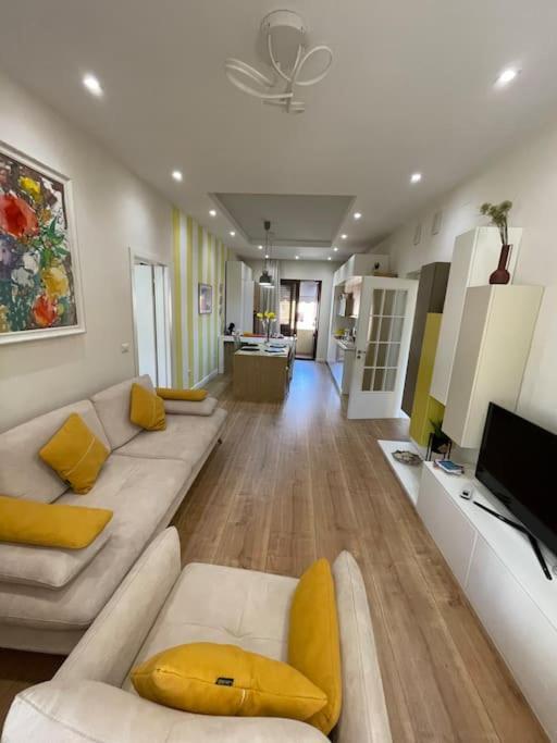 Sun Apartment In The Heart Of Tiranë Eksteriør bilde